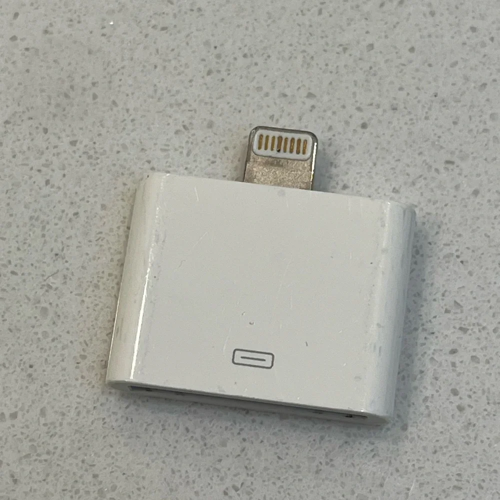 Apple Lightning to 30-Pin Adapter - White